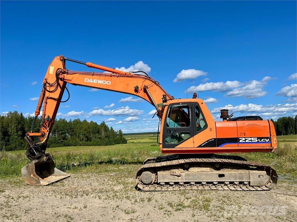 Daewoo 220LC-V Pásové rýpadlá