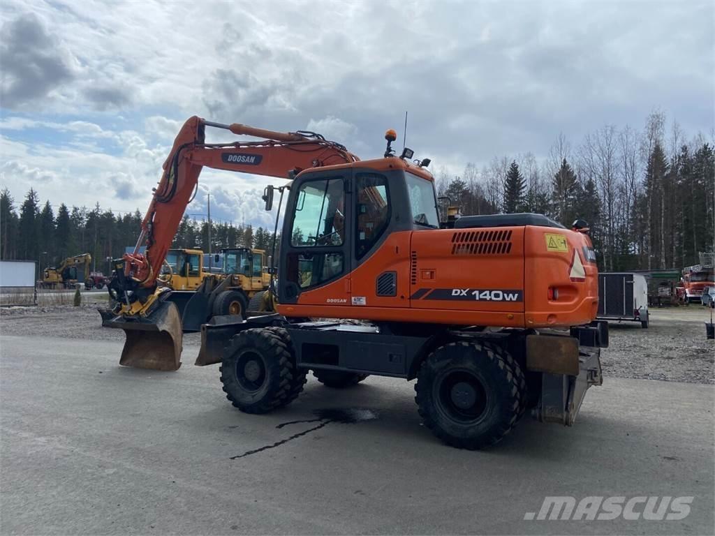 Doosan DX 140W Kolesové rýpadlá