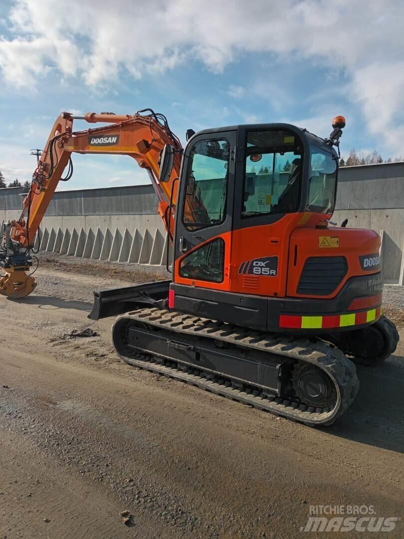 Doosan DX85 R Midi rýpadlá 7 t - 12 t