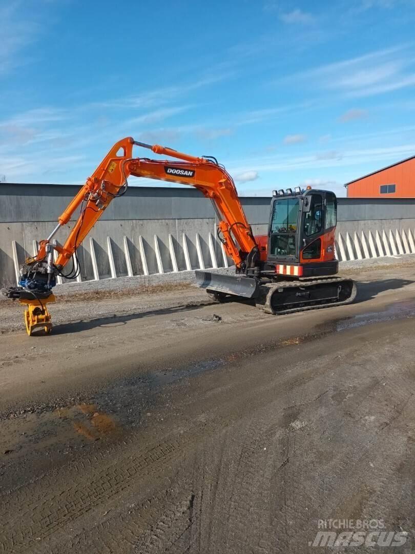 Doosan DX85 R Midi rýpadlá 7 t - 12 t