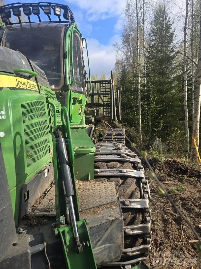 John Deere 1210 G Lesné traktory