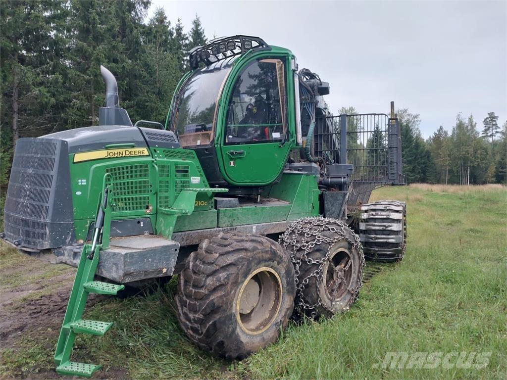 John Deere 1210G Lesné traktory