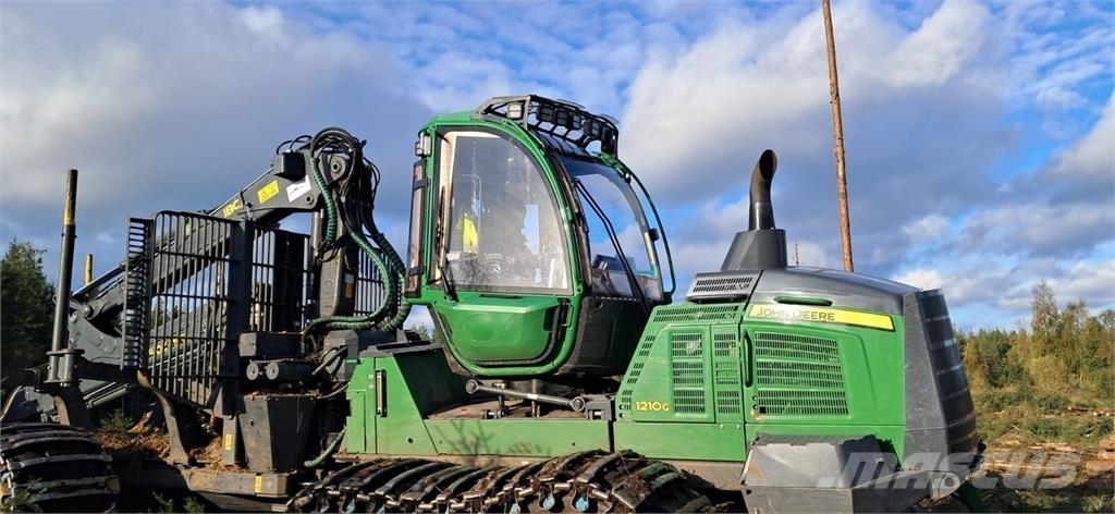 John Deere 1210G Lesné traktory