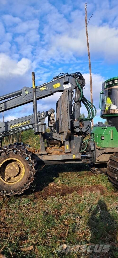 John Deere 1210G Lesné traktory