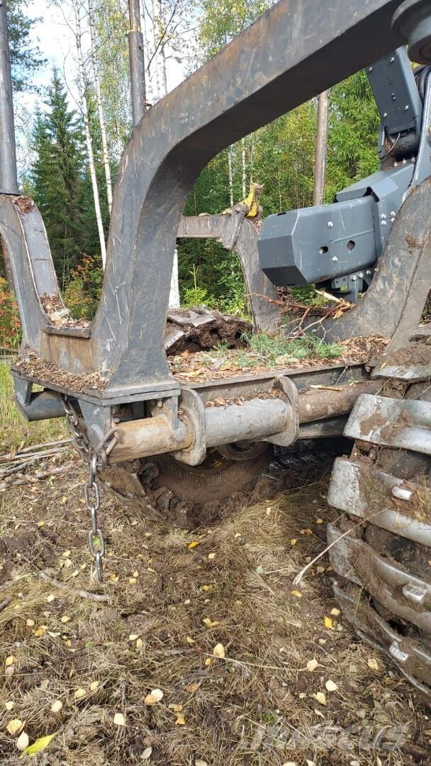 John Deere 1210G Lesné traktory