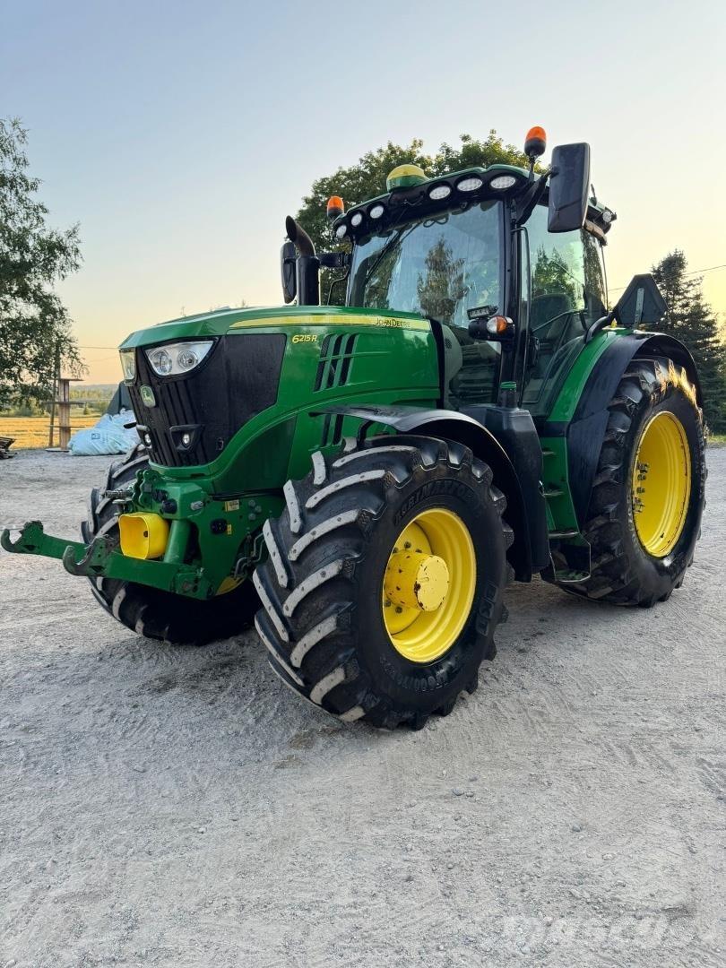 John Deere 6215R Traktory