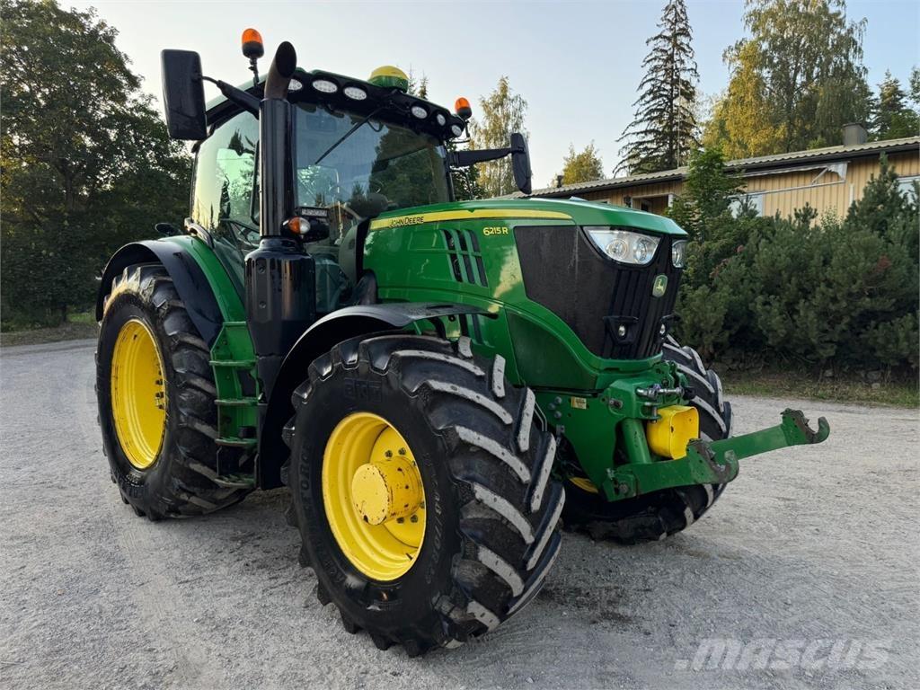 John Deere 6215R Traktory