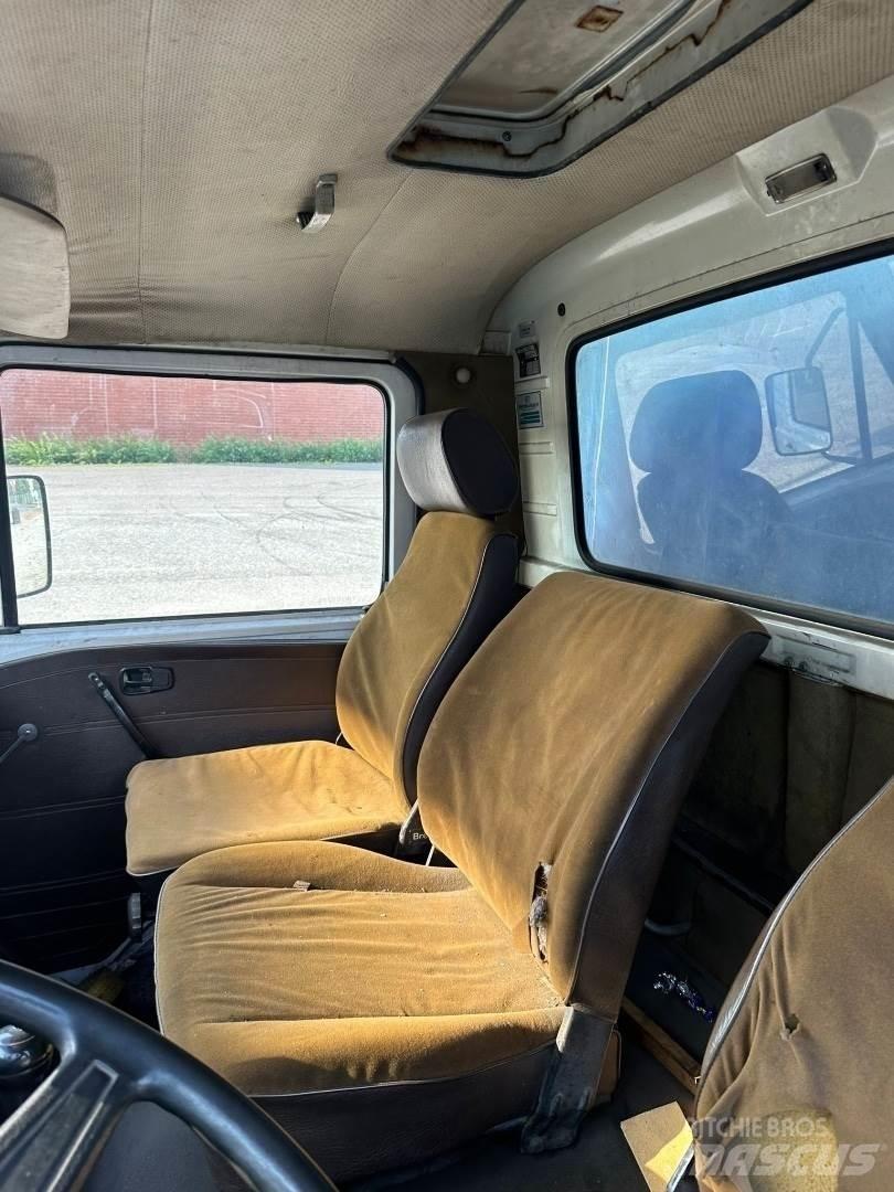 MAN Vw 9.136 Nákladné vozidlá s bočnou zhrnovacou plachtou