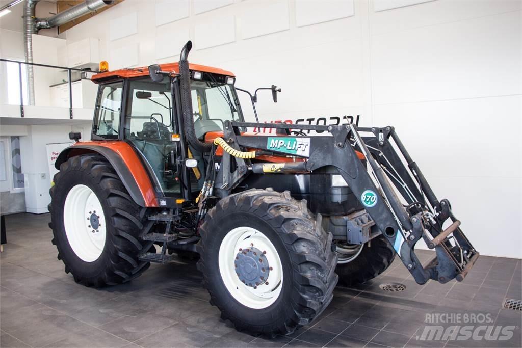 New Holland M135 Traktory