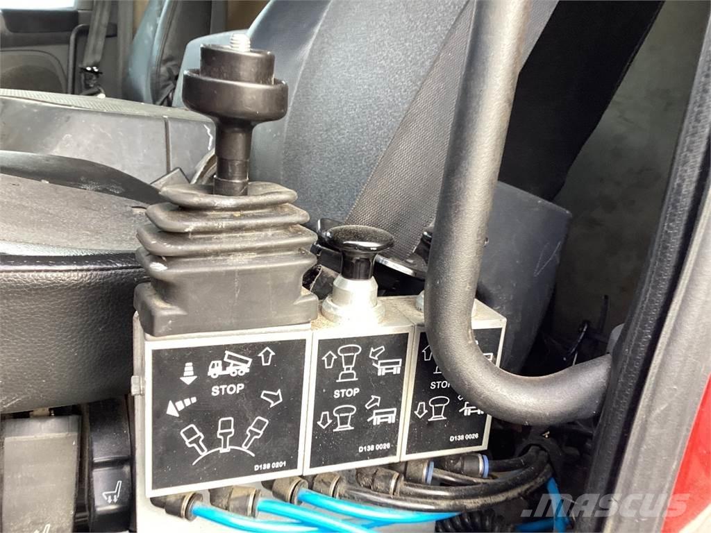 Scania P 320 Hákový nosič kontajnerov