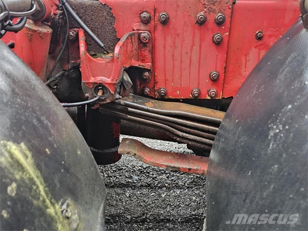 Sisu E12M 8X2 Hákový nosič kontajnerov