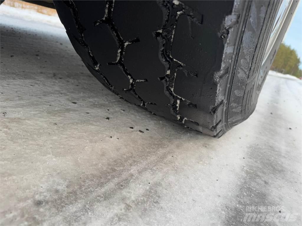 Sisu R500 Nákladné automobily na prepravu lesných strojov