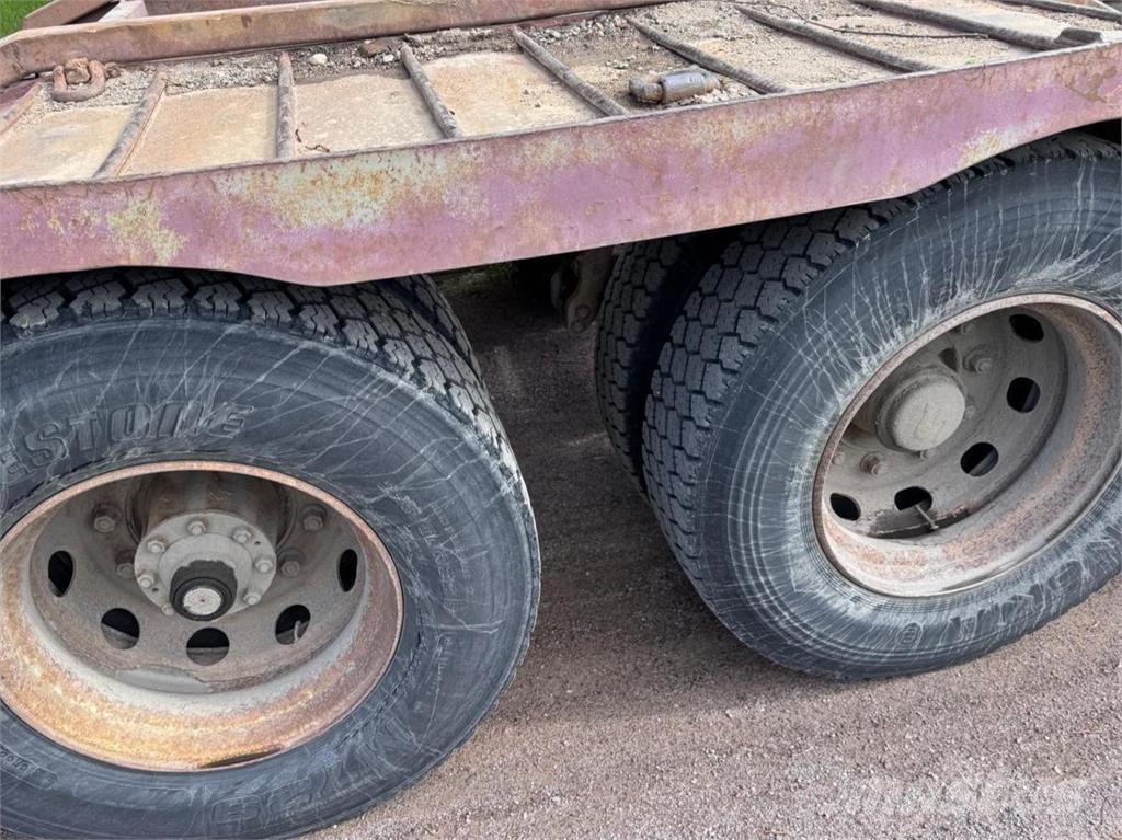 Sisu SM300 6X2 Nákladné automobily na prepravu lesných strojov