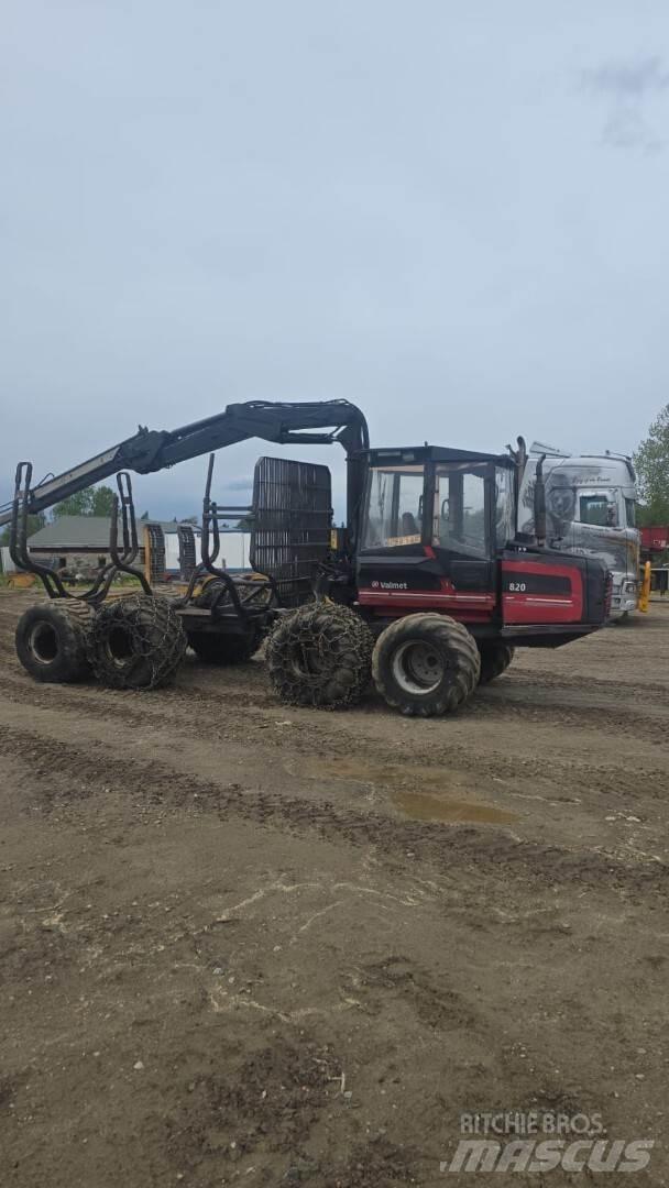 Valmet 820 Lesné traktory