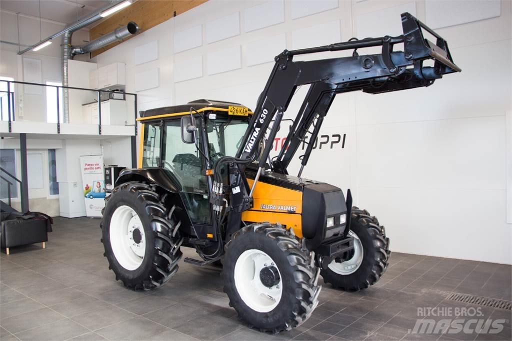 Valtra 800 Traktory