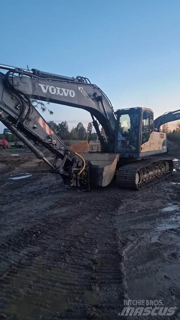 Volvo 210c Pásové rýpadlá
