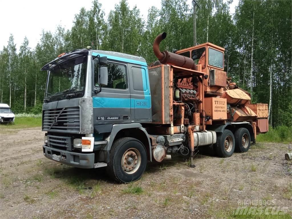 Volvo F16 Vozne na drevnú štiepku