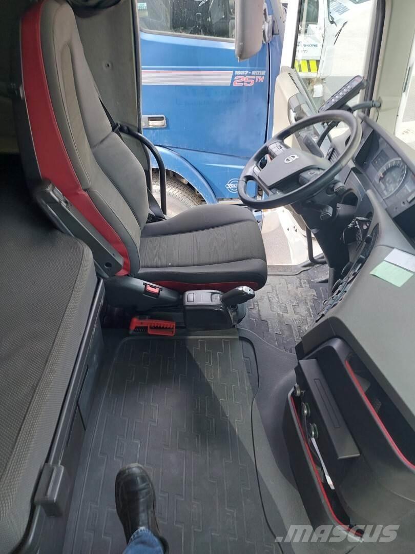 Volvo FH500 8x4 Hákový nosič kontajnerov