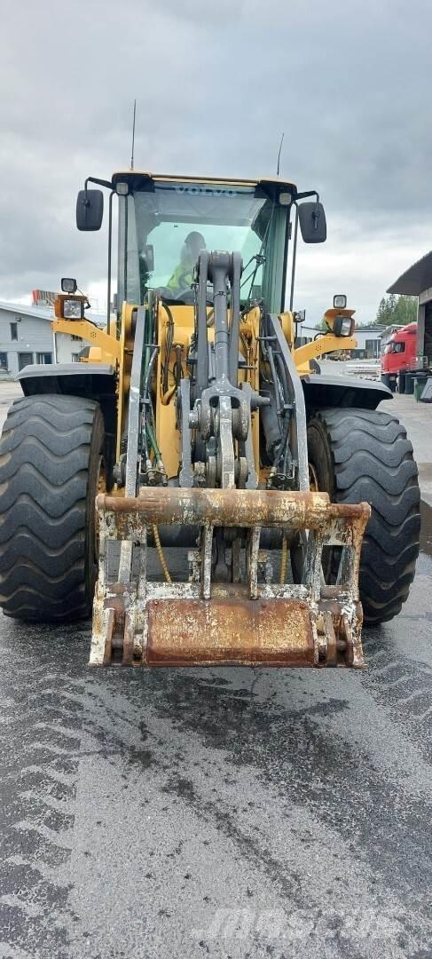 Volvo L 120G Kolesové nakladače