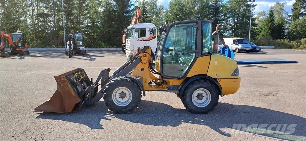 Volvo L25B-P Kolesové nakladače