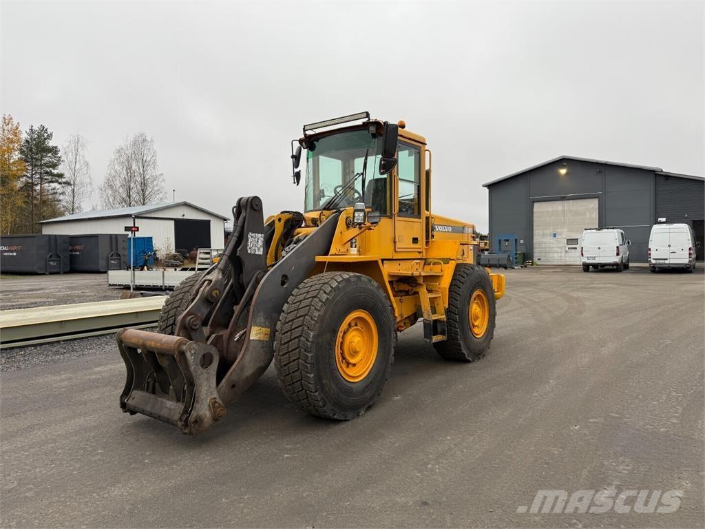 Volvo L90D Kolesové nakladače