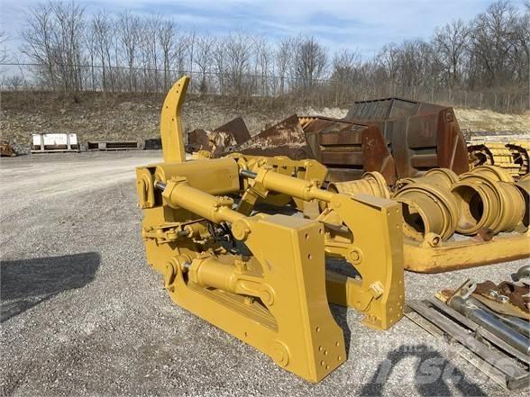 CAT D8 Rozrývače