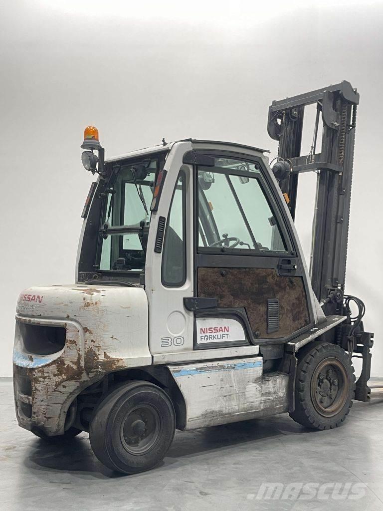 Nissan YG1D2A300 Dieselové vozíky