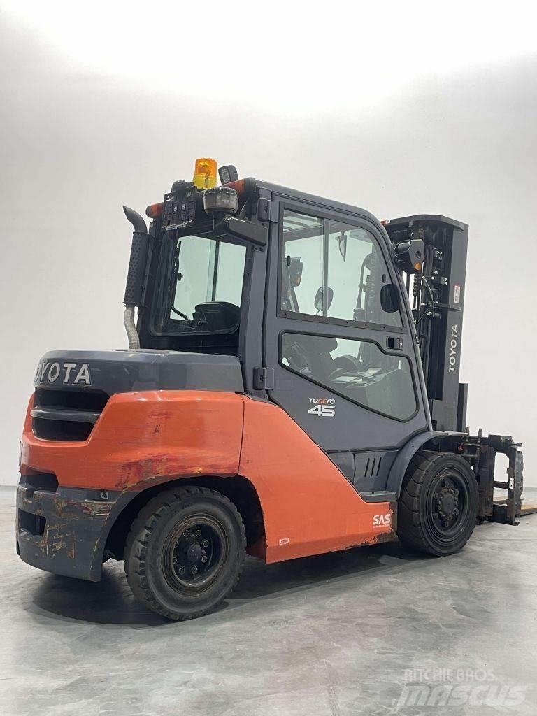Toyota 40-8FD40N Dieselové vozíky