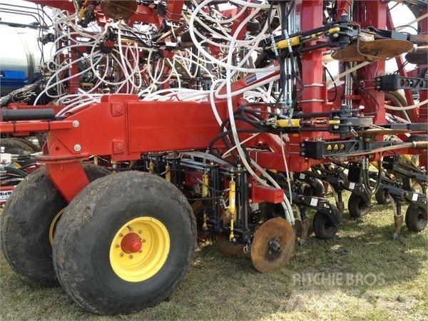 Bourgault 3310 Mechanické sejačky