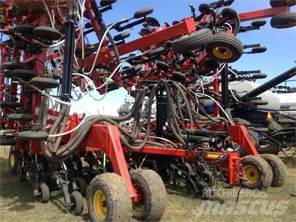 Bourgault 3310 Mechanické sejačky