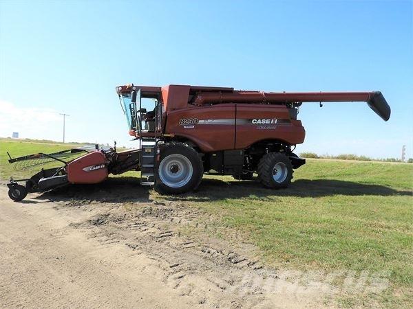 Case IH 8230 Kombinované zberacie stroje