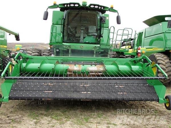 John Deere S680 Kombinované zberacie stroje
