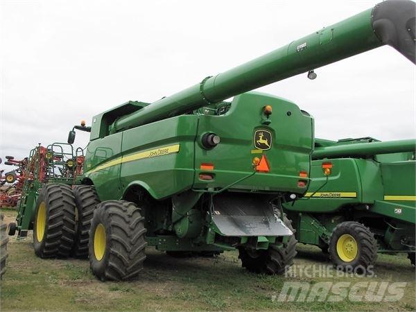 John Deere S680 Kombinované zberacie stroje