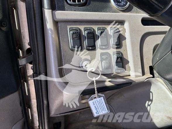 Peterbilt 365 Plošinové nákladné automobily/nákladné automobily so sklápacími bočnicami