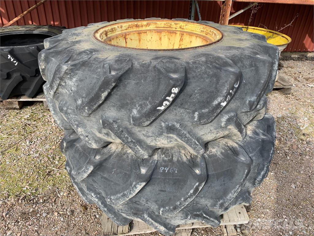  16.9X26 Pneumatiky, kolesá a ráfiky