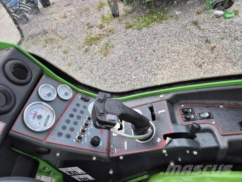 Avant 528 Šmykom riadené nakladače