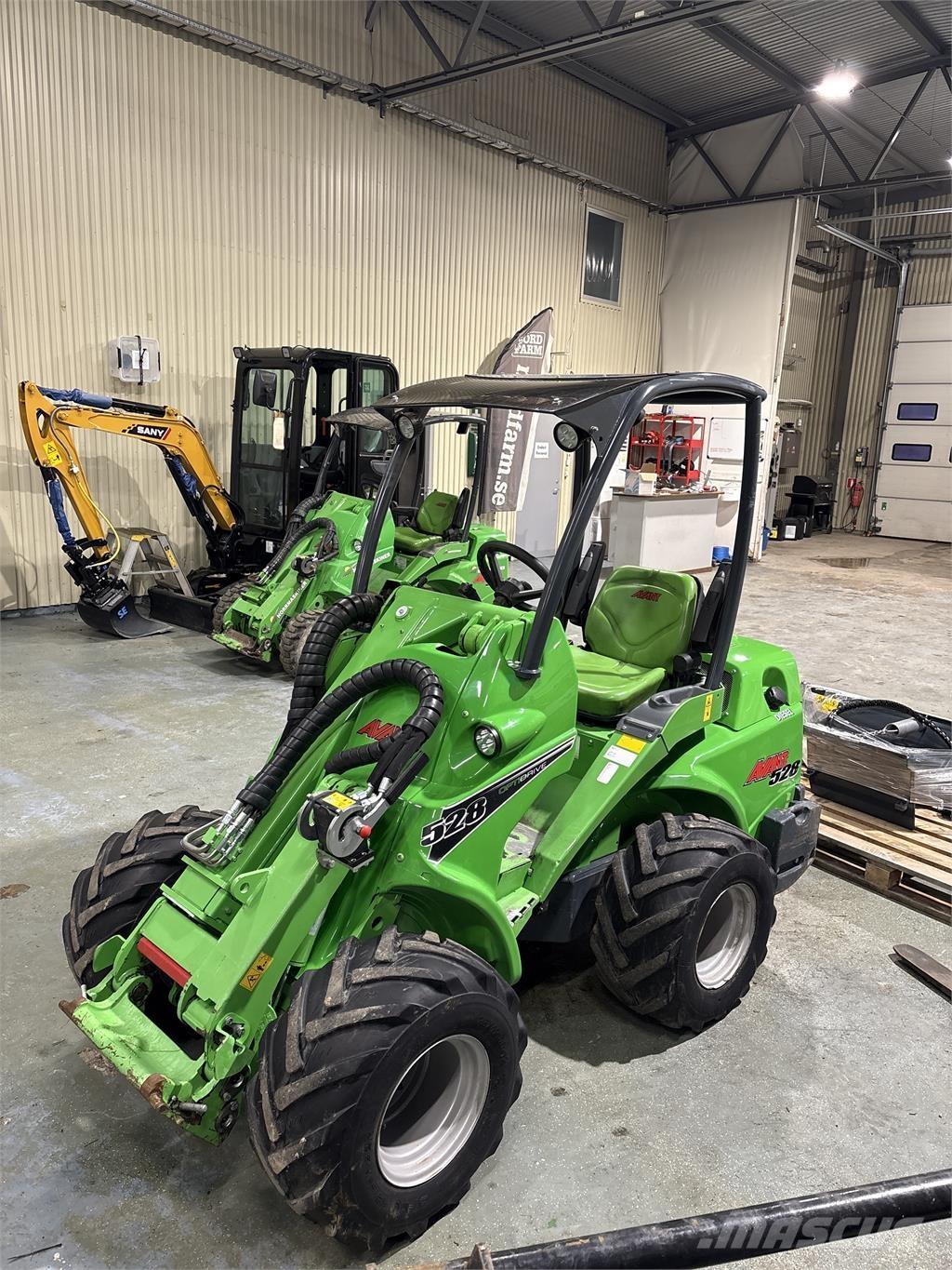 Avant 528 Šmykom riadené nakladače