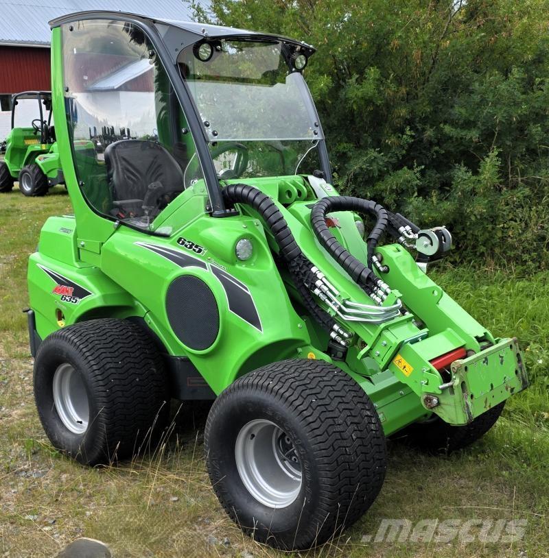 Avant 635i med L-hytt Šmykom riadené nakladače