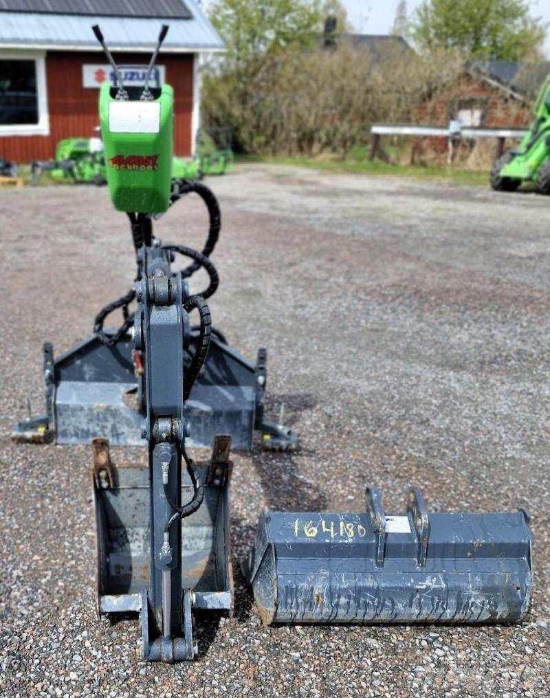 Avant Grävaggregat 210 Šmykom riadené nakladače