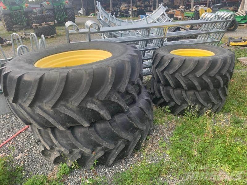 Firestone Däck på fälg Pneumatiky, kolesá a ráfiky