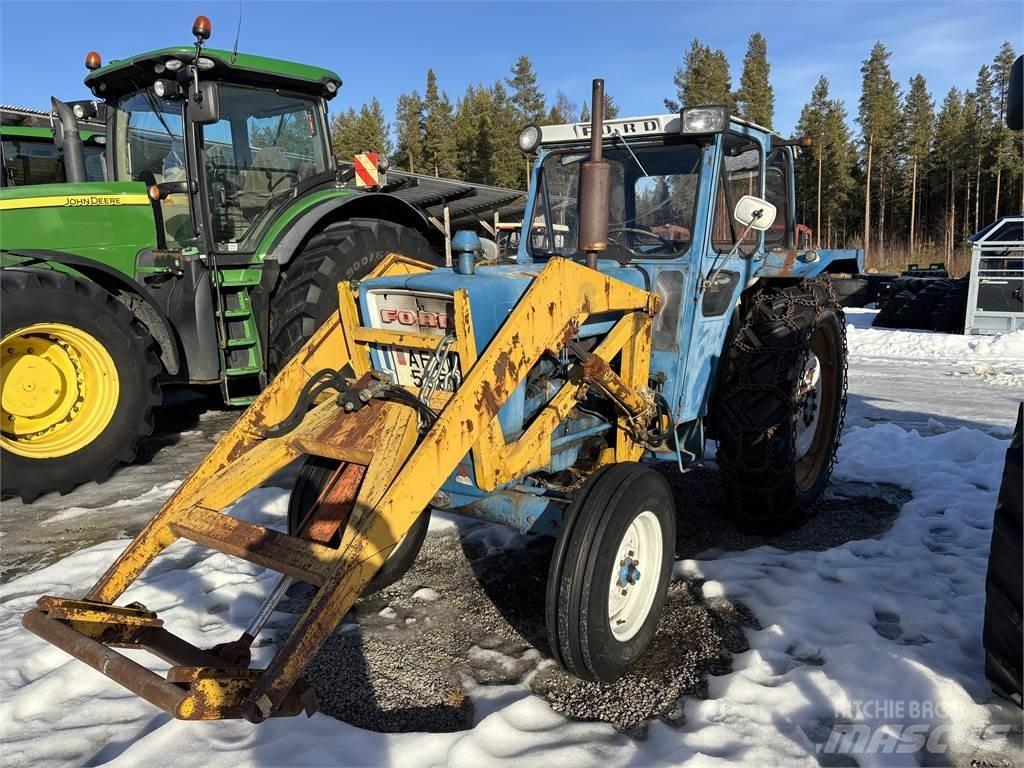 Ford 5000 med lastare Traktory