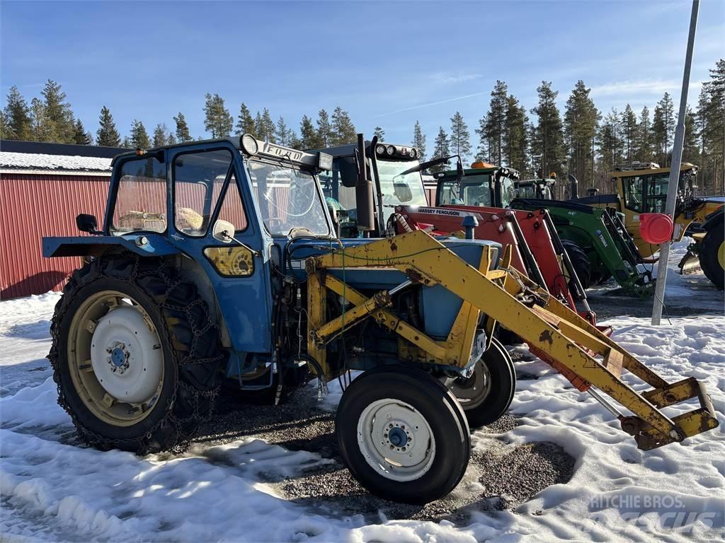 Ford 5000 med lastare Traktory
