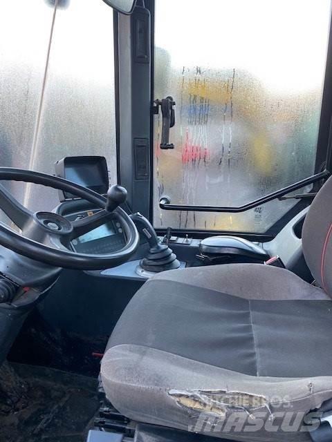 JCB 412S LASTMASKIN Kolesové nakladače