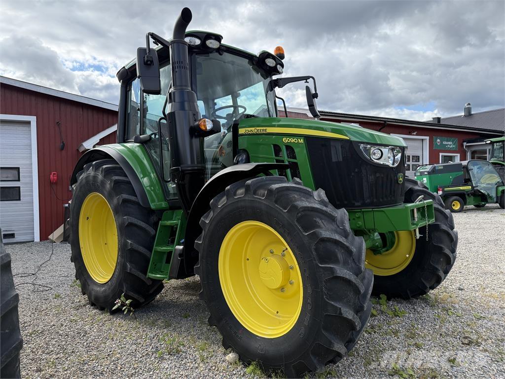 John Deere 6090M Traktory