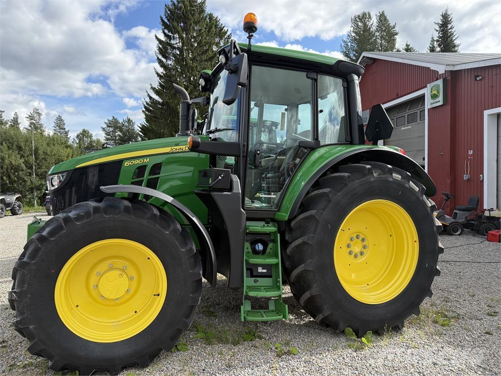John Deere 6090M Traktory