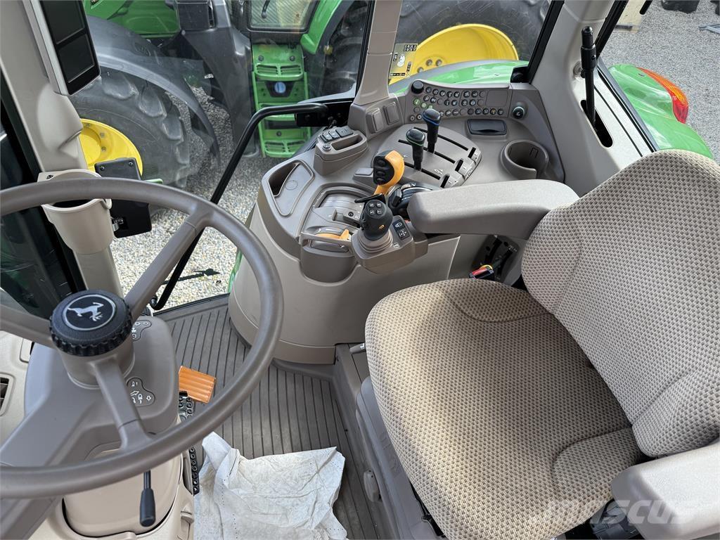 John Deere 6090M Traktory