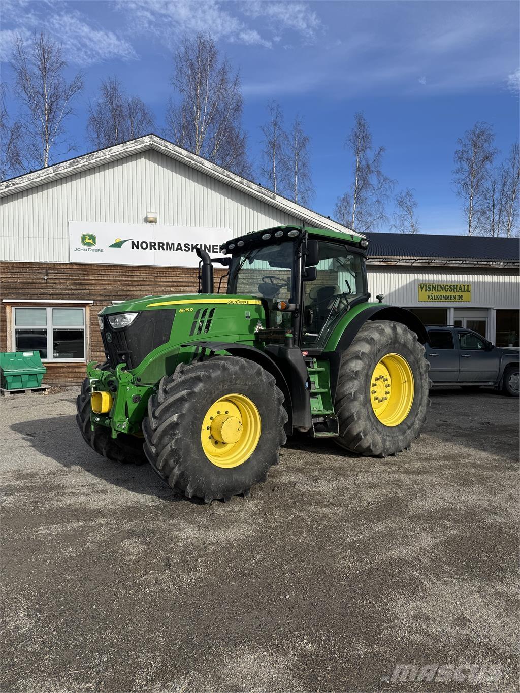 John Deere 6215R Traktory