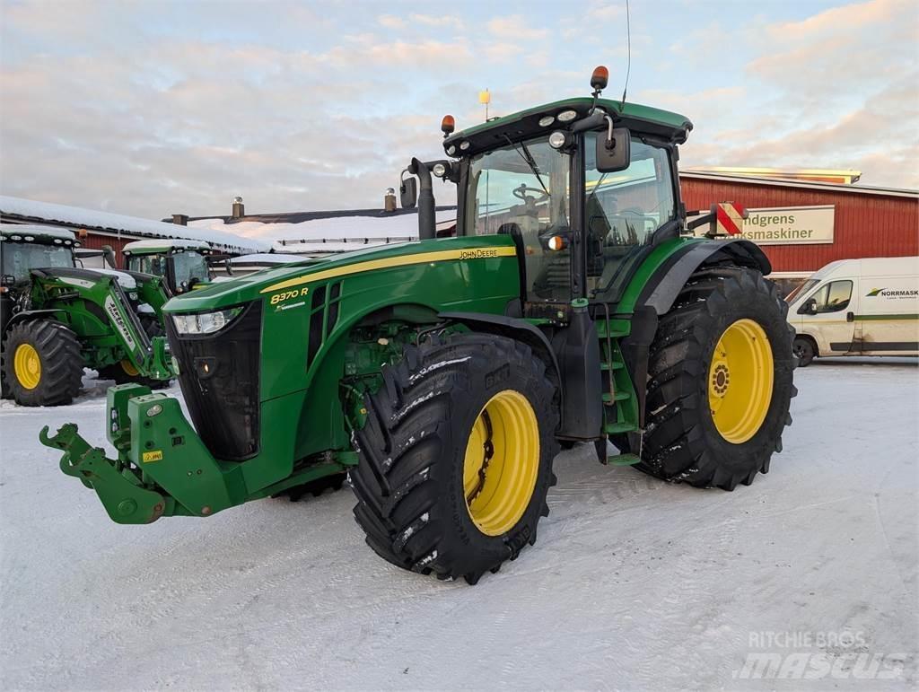 John Deere 8370R Traktory