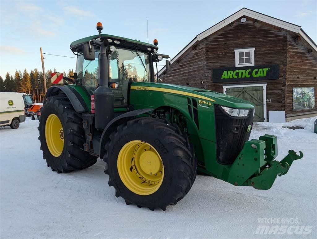 John Deere 8370R Traktory