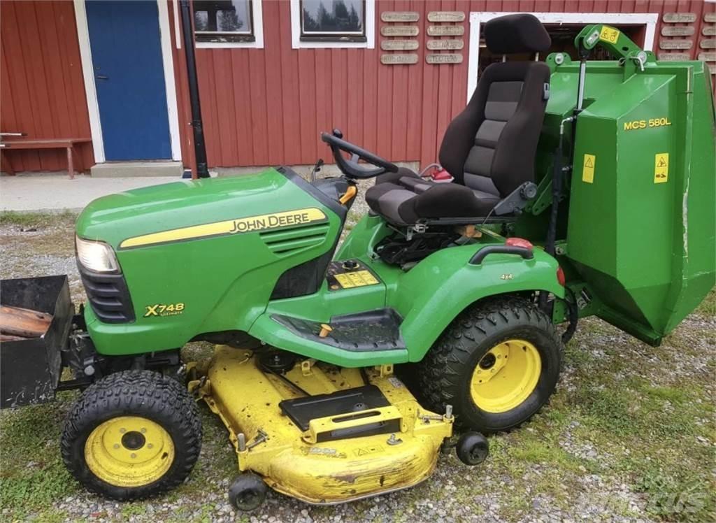 John Deere x748 Samochodné kosačky